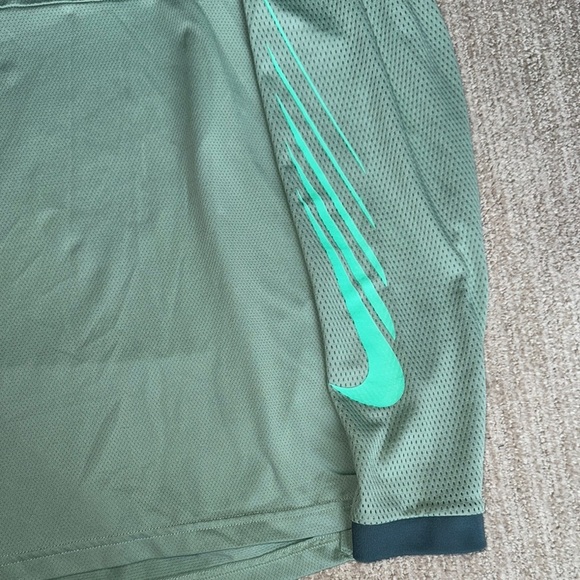 Nike Dri-FIT Sport Clash Mesh Tee – Mint Green – Long Sleeve – Men's Medium - Picture 4 of 13